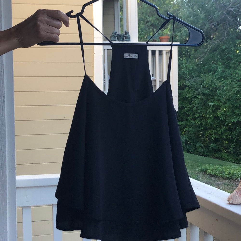 black flowy women’s hollister top